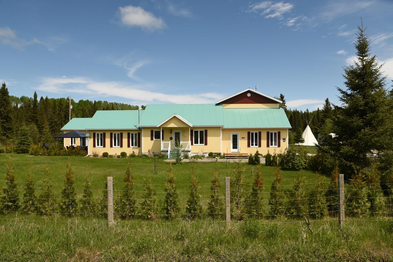 Gite De La Montagne Enchantee Metabetchouan Zewnętrze zdjęcie